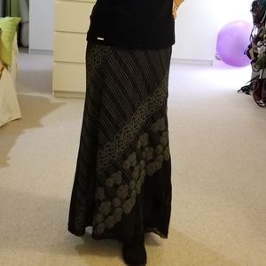 maxi skirt with silver thread design throughout. - size 2- 4